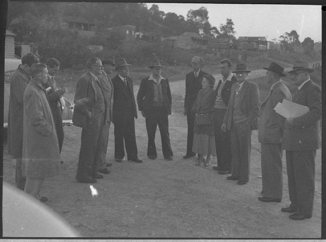 Inspecting Platts Estate, Newcastle Health Commission and Minister for Lands 1954. SLNSW